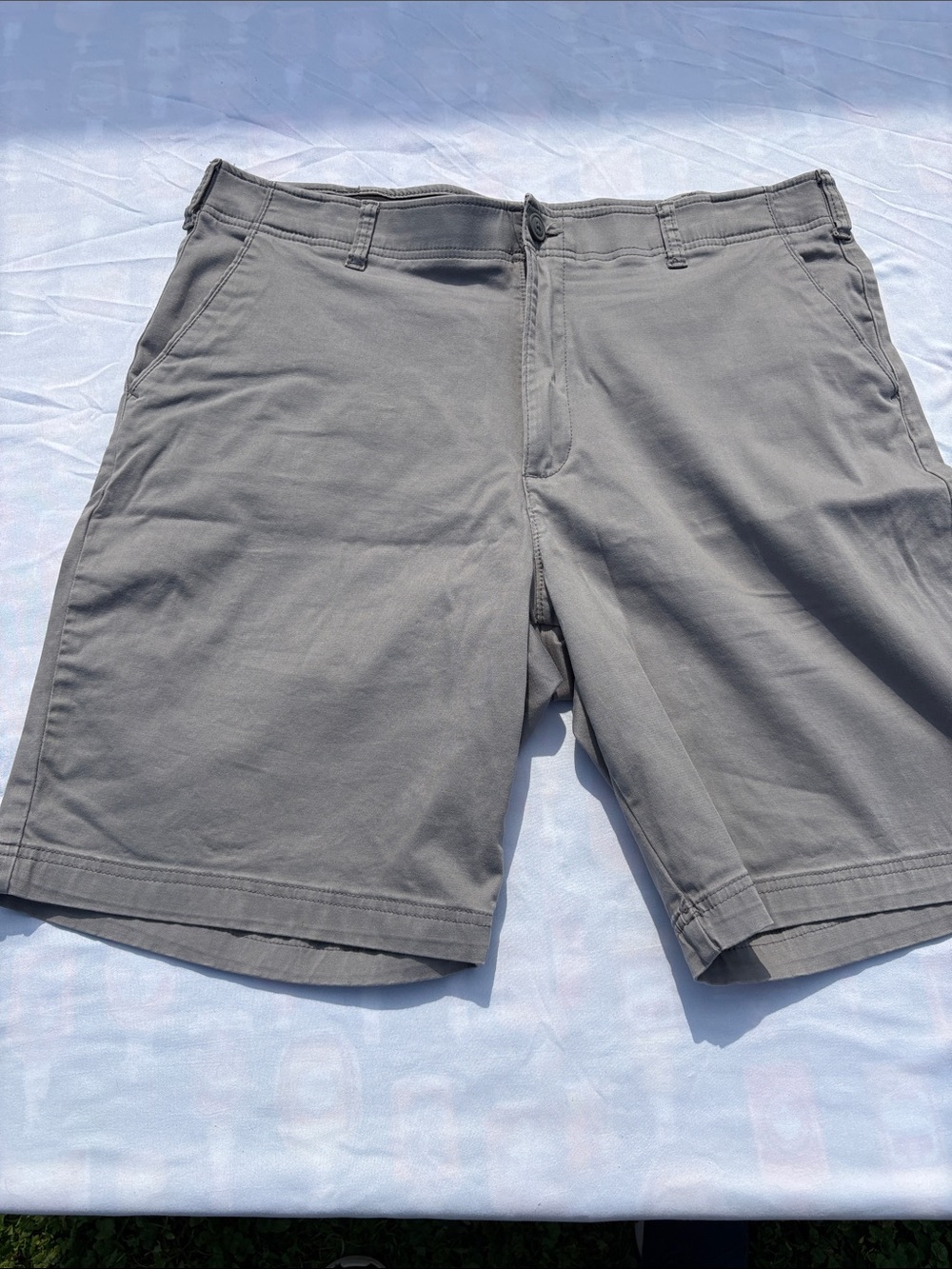 Lee Extreme Motion Men's Gray Flat Front Chino Shorts